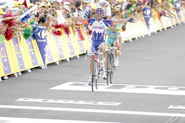 Joaquin Rodriguez (Katusha) wins the first Tour de France stage of his career.