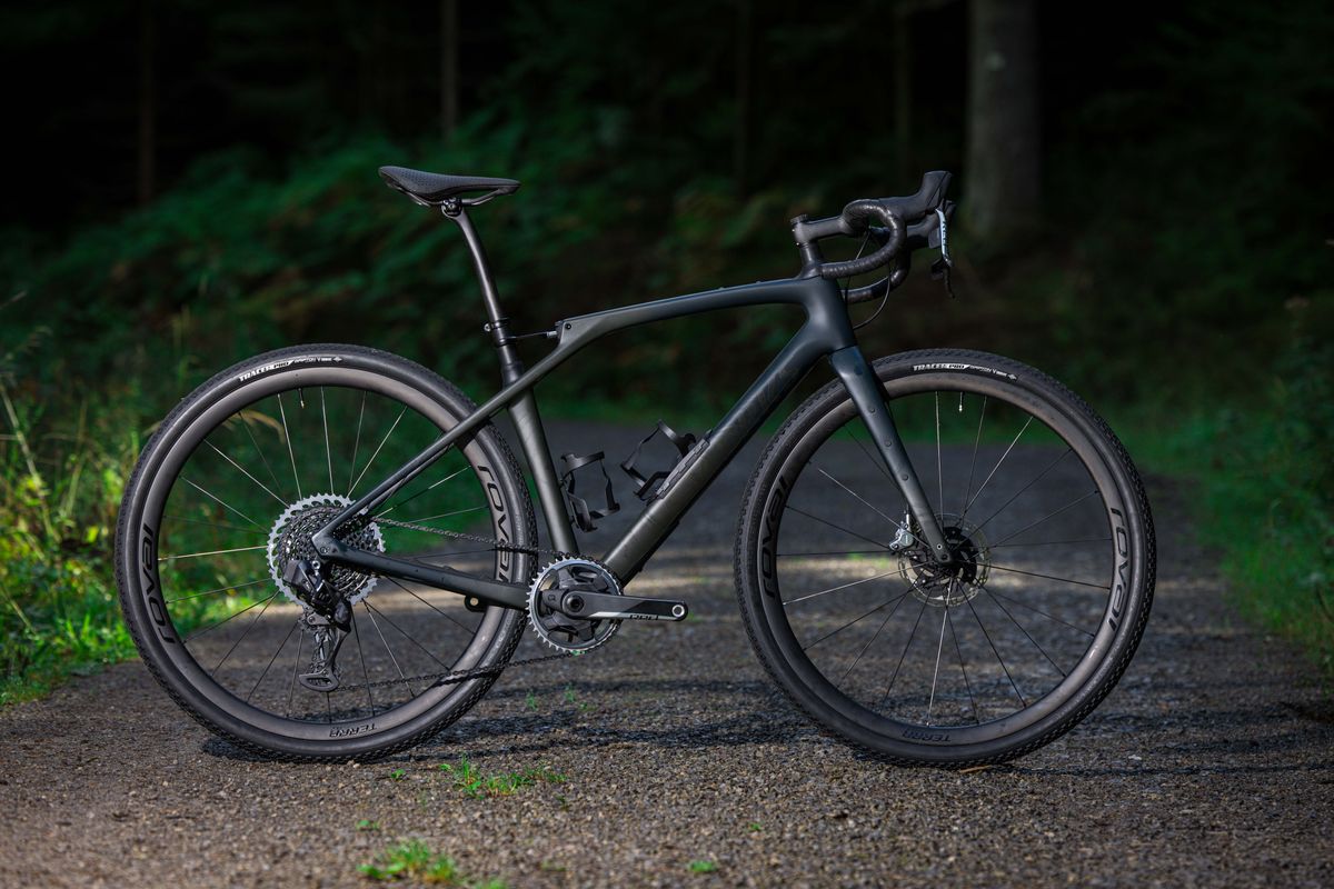 The Specialized Diverge STR stands in a forest