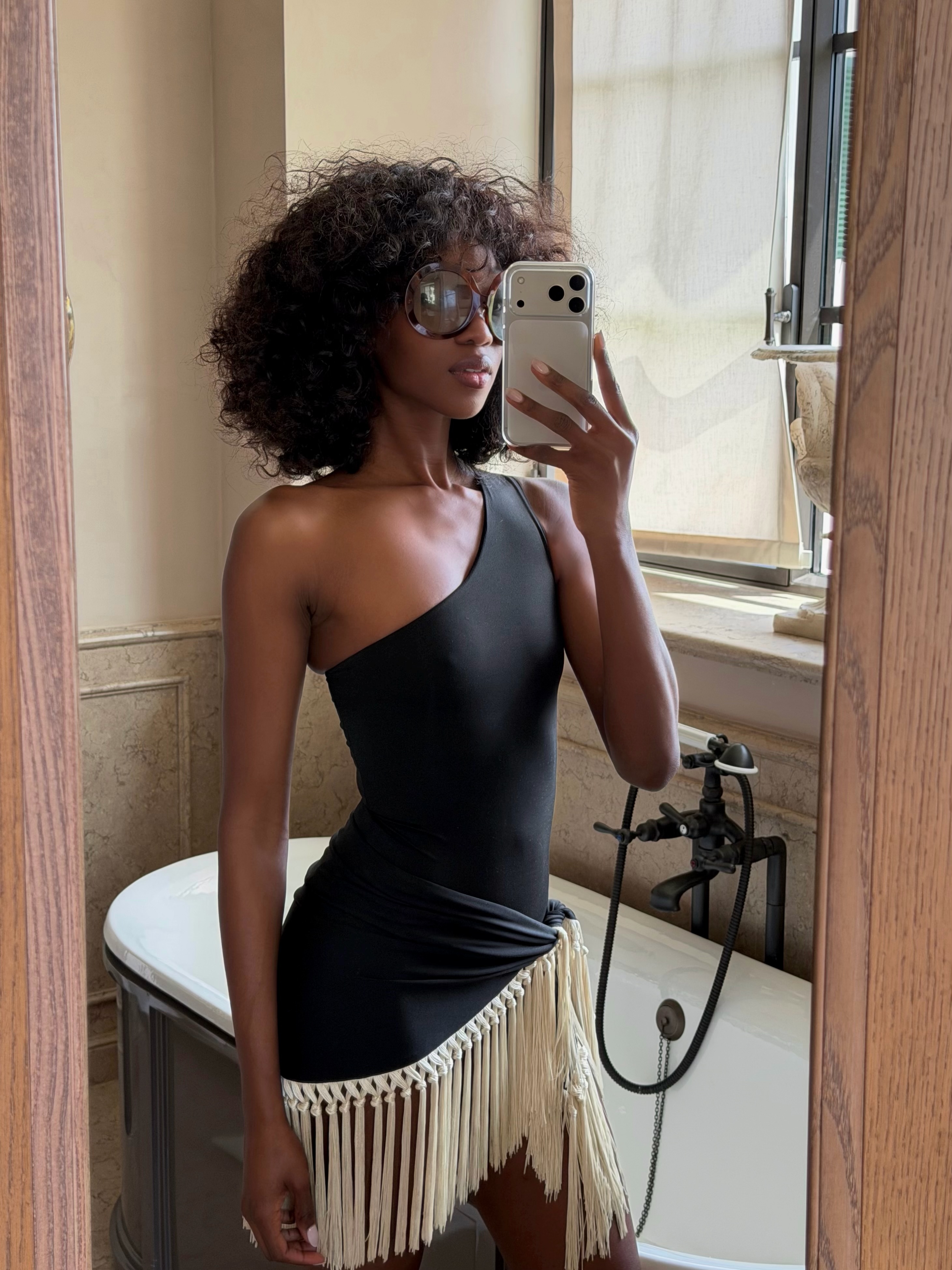 Image of a woman with a diffused afro hairstyle.