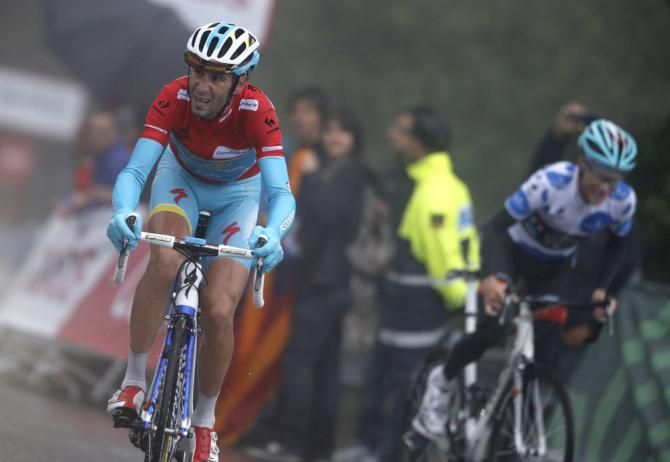 Vuelta leader Vincenzo Nibali (Astana) goes head-to-head with Chris Horner (RadioShack Leopard) in the stage 14 finale