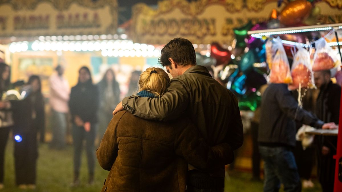 Florence Pugh and Andrew Garfield in We Live in Time