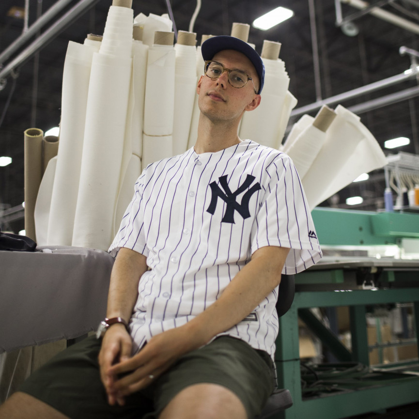4-ways-to-wear-the-baseball-trend-13-1556648496-pgH5-column-width-inline