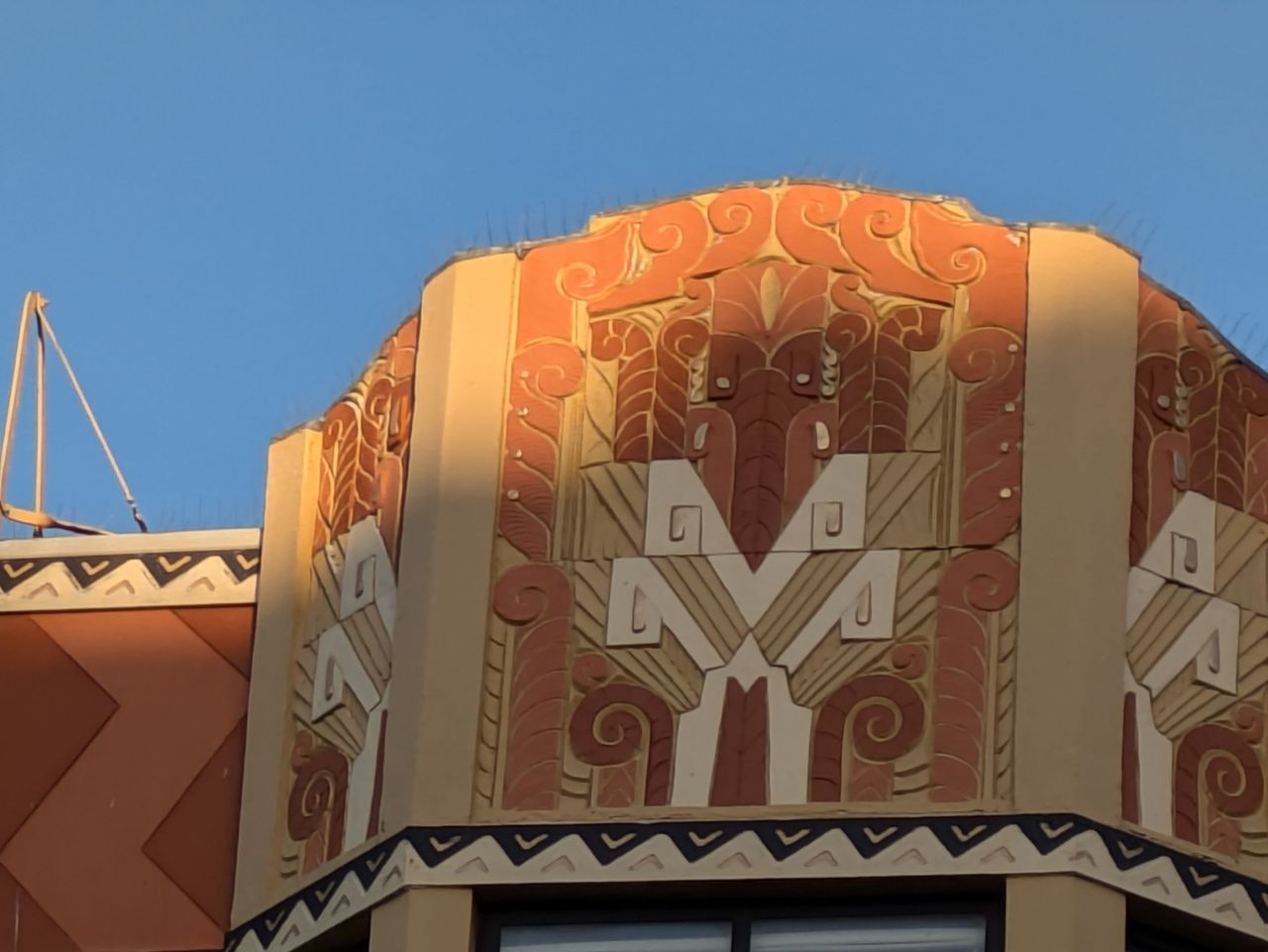 8x zoom on art deco building in san Francisco by Pixel 8a