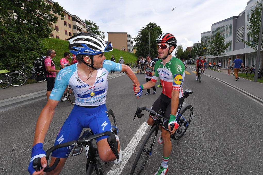 Elia Viviani is congratulated after winning stage 4 at Tour de Suisse