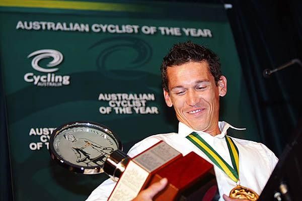 Robbie McEwen looks chuffed to see his name on the trophy - twice!