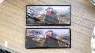 Samsung Galaxy S22 Ultra vs Google Pixel 6 Pro displays