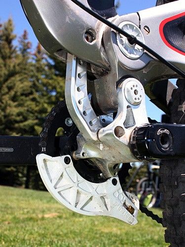 The beefed-up linkage is built using stout aluminum construction.
