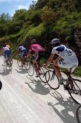 Philippe Gilbert (Francaise des Jeux) sits among the chasing bunch along the gravel part of today's stage