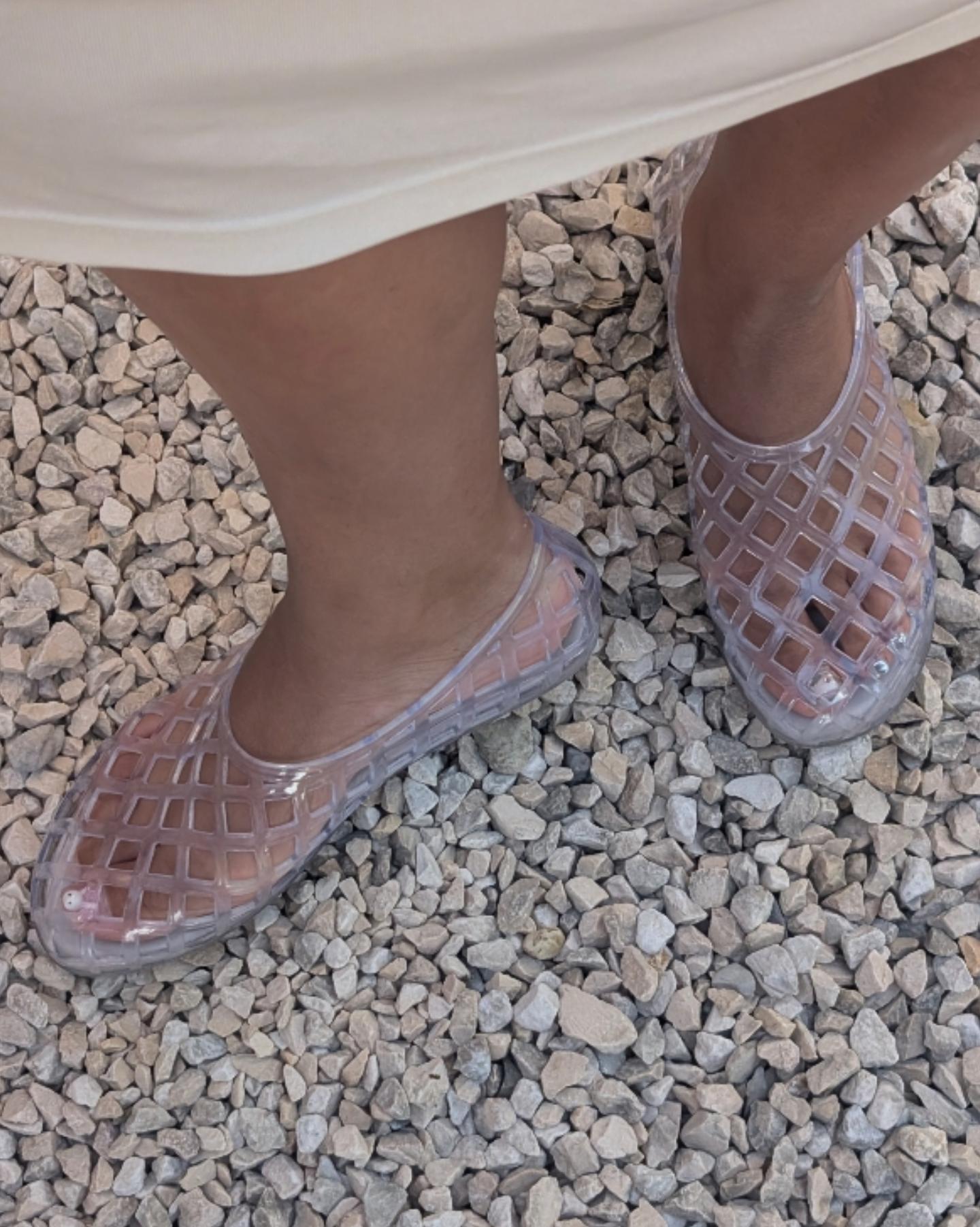 @miraalmomami wearing jelly shoes