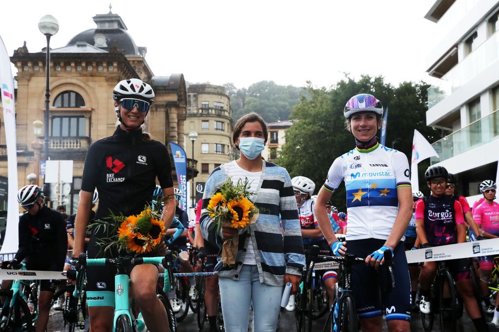 SAN SEBASTIAN SPAIN JULY 31 LR Lucy Kennedy of Australia and Team BikeExchange Annemiek Van Vleuten of Netherlands and Movistar Team Women prior to the 3rd Donostia San Sebastian Klasikoa Women 2021 a 1398km race from DonostiaSan Sebastian to DonostiaSan Sebastian Klasikoa KlasikoaWomen UCIWWT on July 31 2021 in San Sebastian Spain Photo by Gonzalo Arroyo MorenoGetty Images
