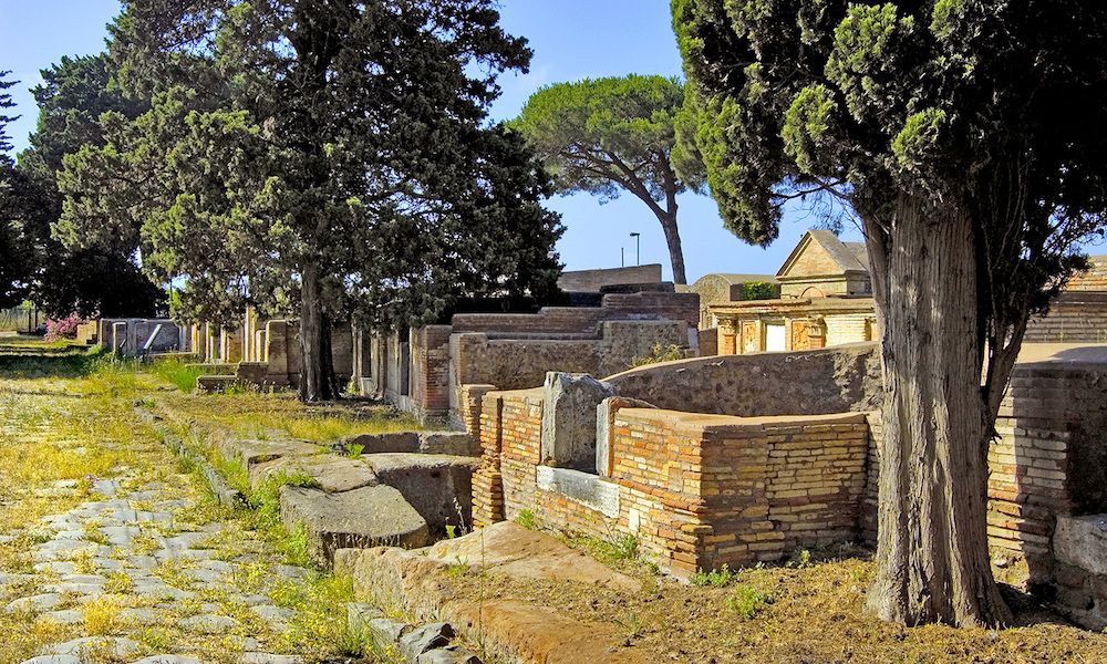 The imperial Roman necropolis of Portus is located in the archaeological area of Isola Sacra.