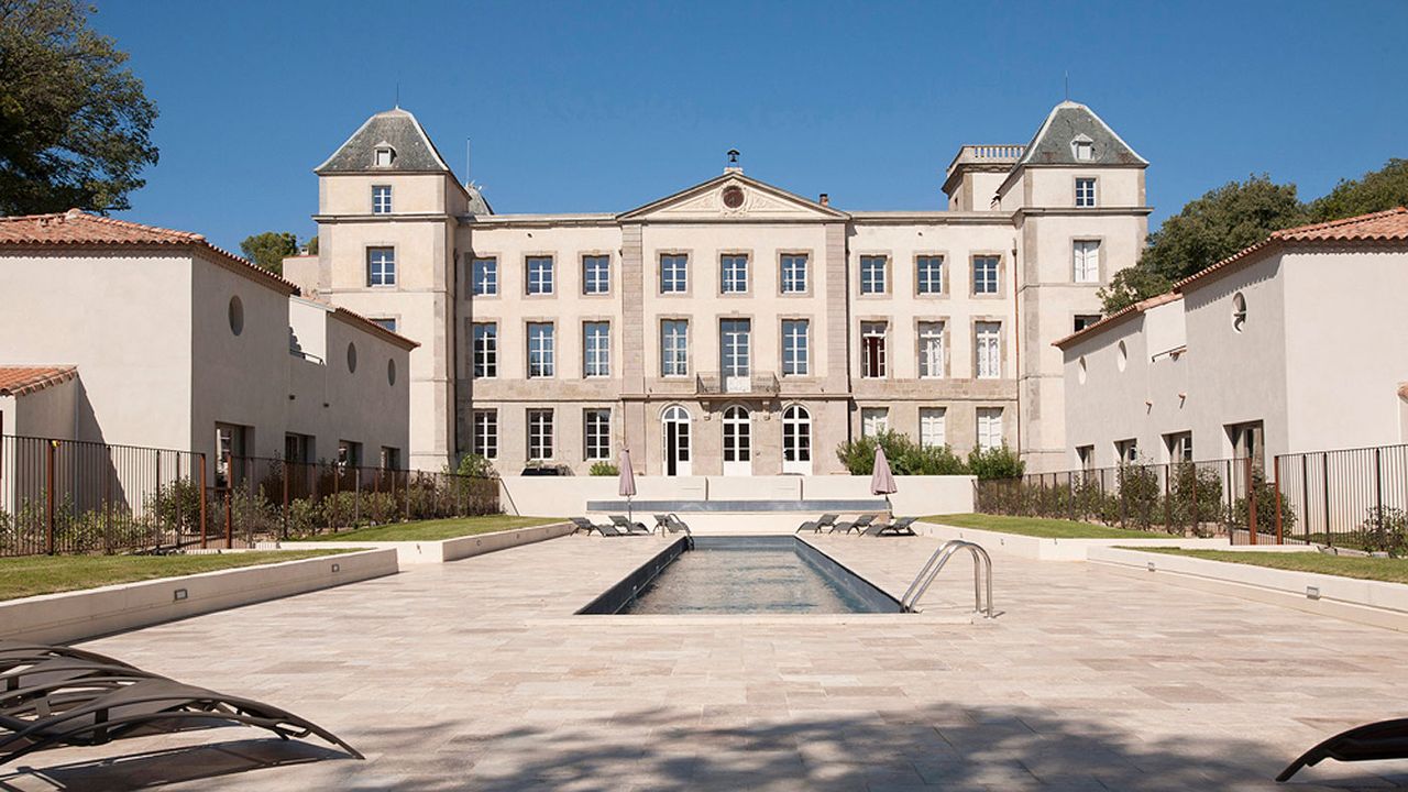 The nearby Chateau de la Redorte runs half-day or truffle hunts through the winter