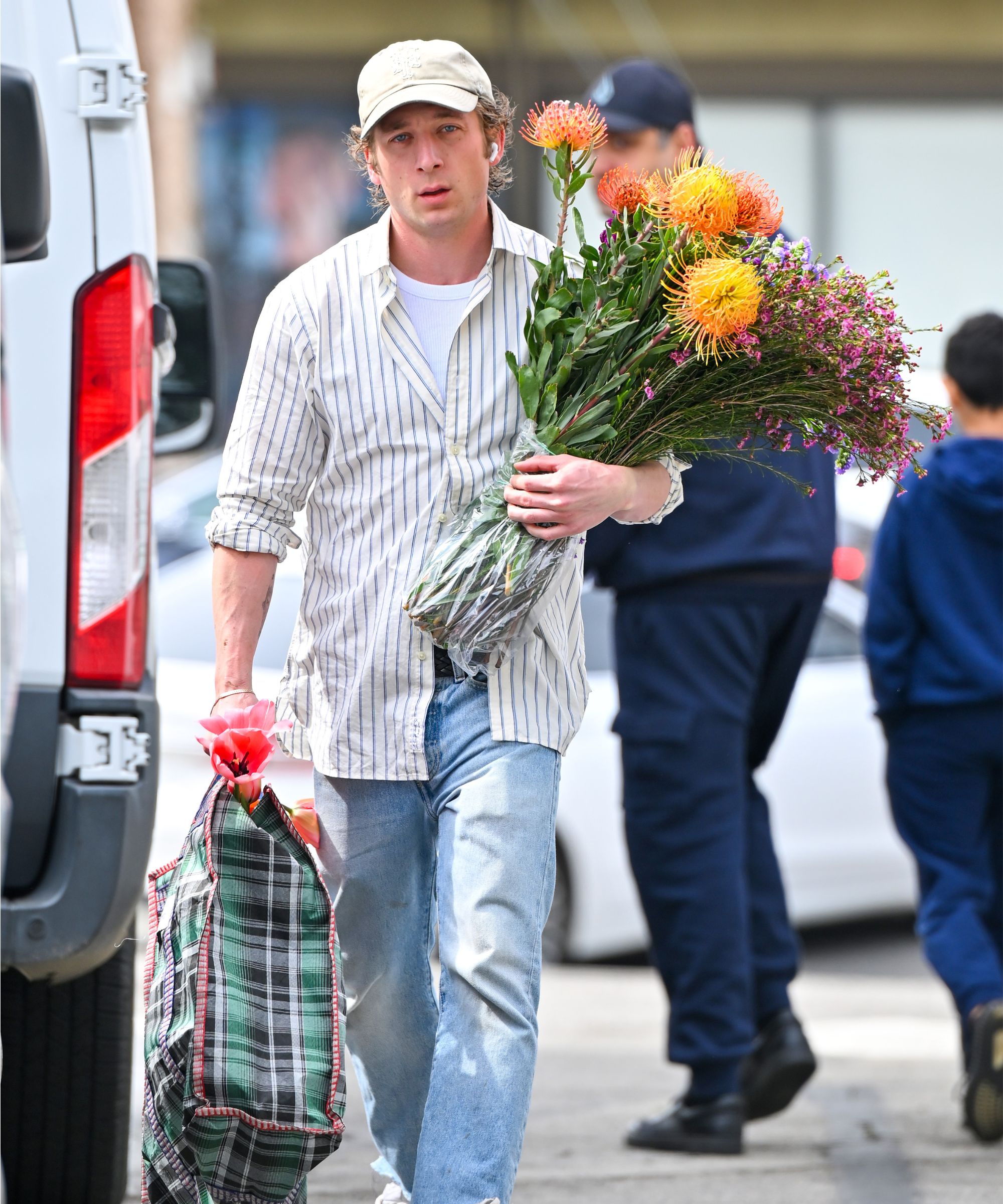 jeremy allen white holding flowers