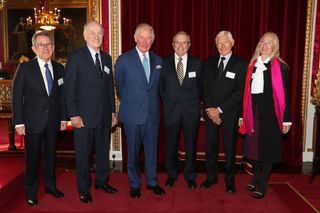 Chairman of the Queen Elizabeth Prize for Engineering Foundation Lord Browne of Madingley, Richard Schwartz, Prince Charles, Prince of Wales, Bradford Parkinson, Hugo Fruehauf and wife of the late James Spilker, Mrs Anna Marie Spilker pose at Buckingham Palace during the presentation of the Queen Elizabeth Prize for Engineering at Buckingham Palace on December 3, 2019 in London. (Photo by Chris Jackson