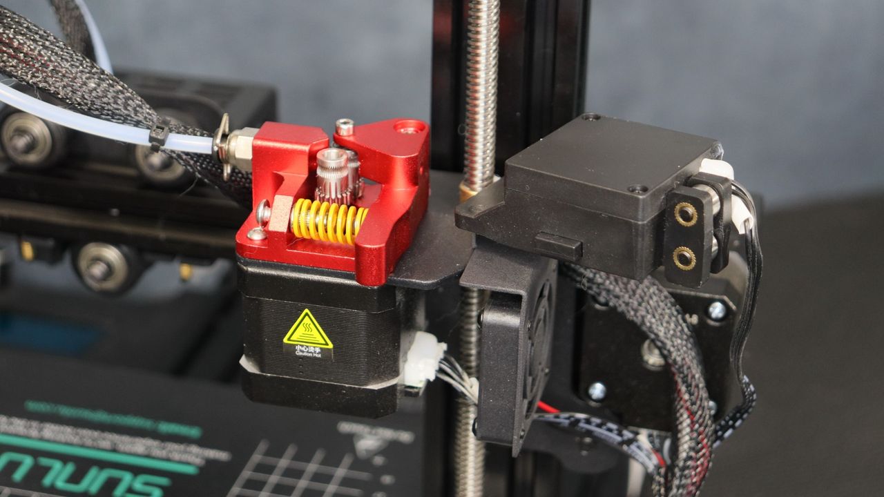 Sunlu Terminator 3 (T3)_ Close up of 3D printer part