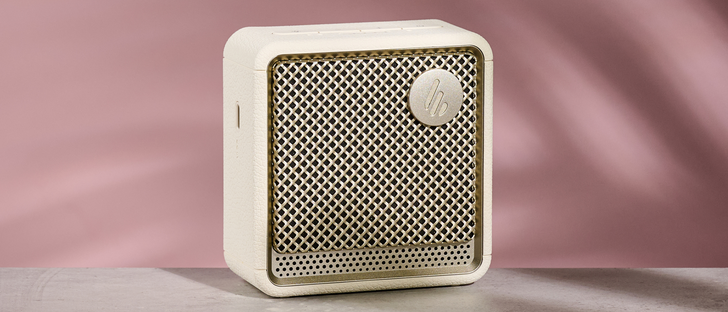 Edifier ES20 on table against pink background