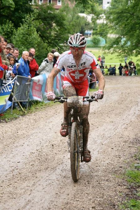 Florian Vogel (Scott Swisspower) chases on th climb.
