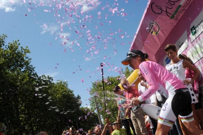 Marianne Vos celebrates another day in the maglia rosa