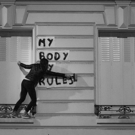 White, Black-and-white, Skateboard, Monochrome, Standing, Skateboarding, Snapshot, Wall, Street, Footwear, 