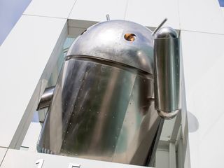 Chrome Android statue