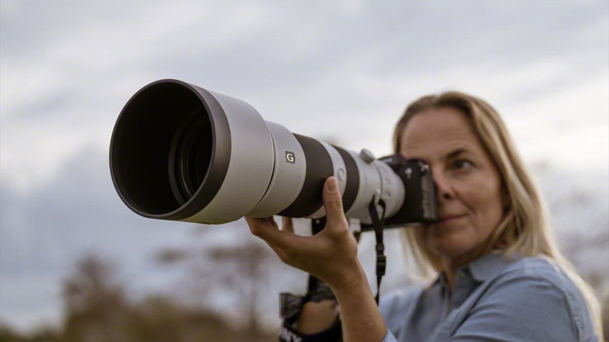 The Sony FE 400-800mm f/6.3-8 G OSS used by a photographer