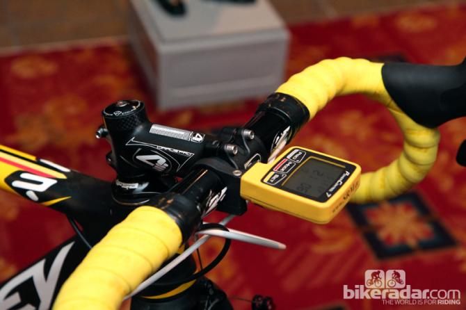 The all-aluminum cockpit features a Zipp Service Course CSL handlebar and Ridley's own 4ZA Cirrus Pro stem.