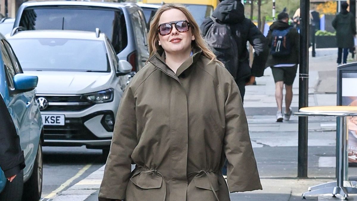 Pause the Trainers—This Is the Petite-Girl-Approved Shoe Trend to Wear With Leggings This Season