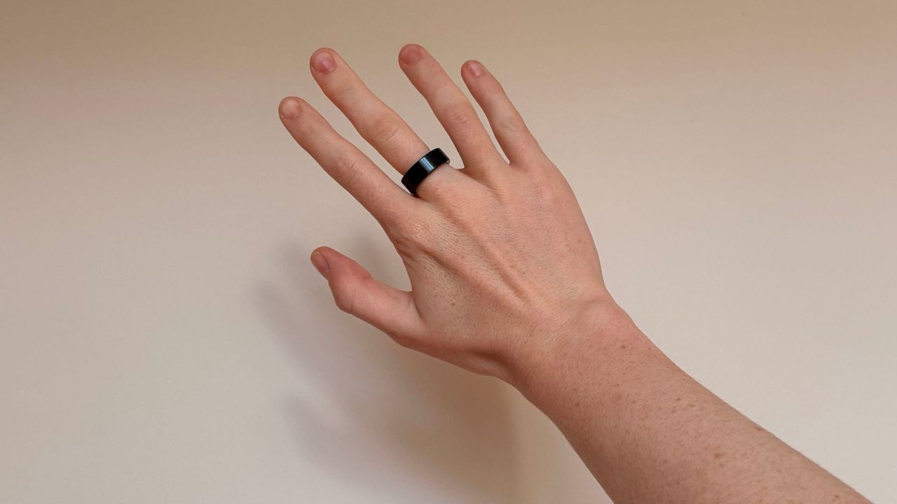 Grace Walsh wearing the Leep smart ring