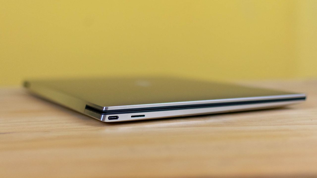 Dell XPS 13 9310 (2020) side view