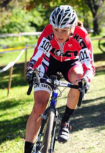 Natasha Elliot (Garneau Club Chausseures) riding some off-cambre stuff.