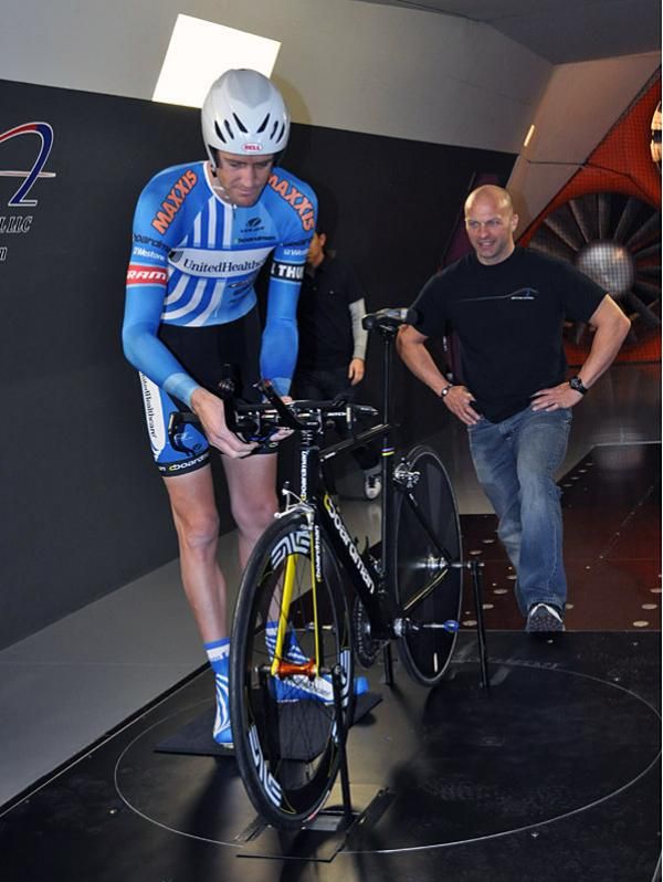Rory Sutherland, left, and A2 Wind Tunnel's Mike Giraud set up the Boardman time trial bike.