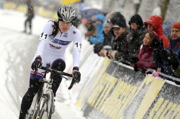 Katie Compton approaches the line for third place