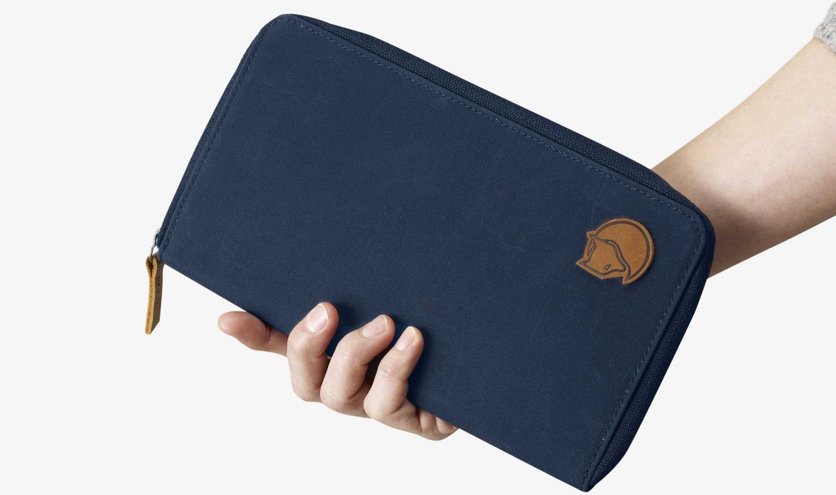 The best travel wallets for men | theradar