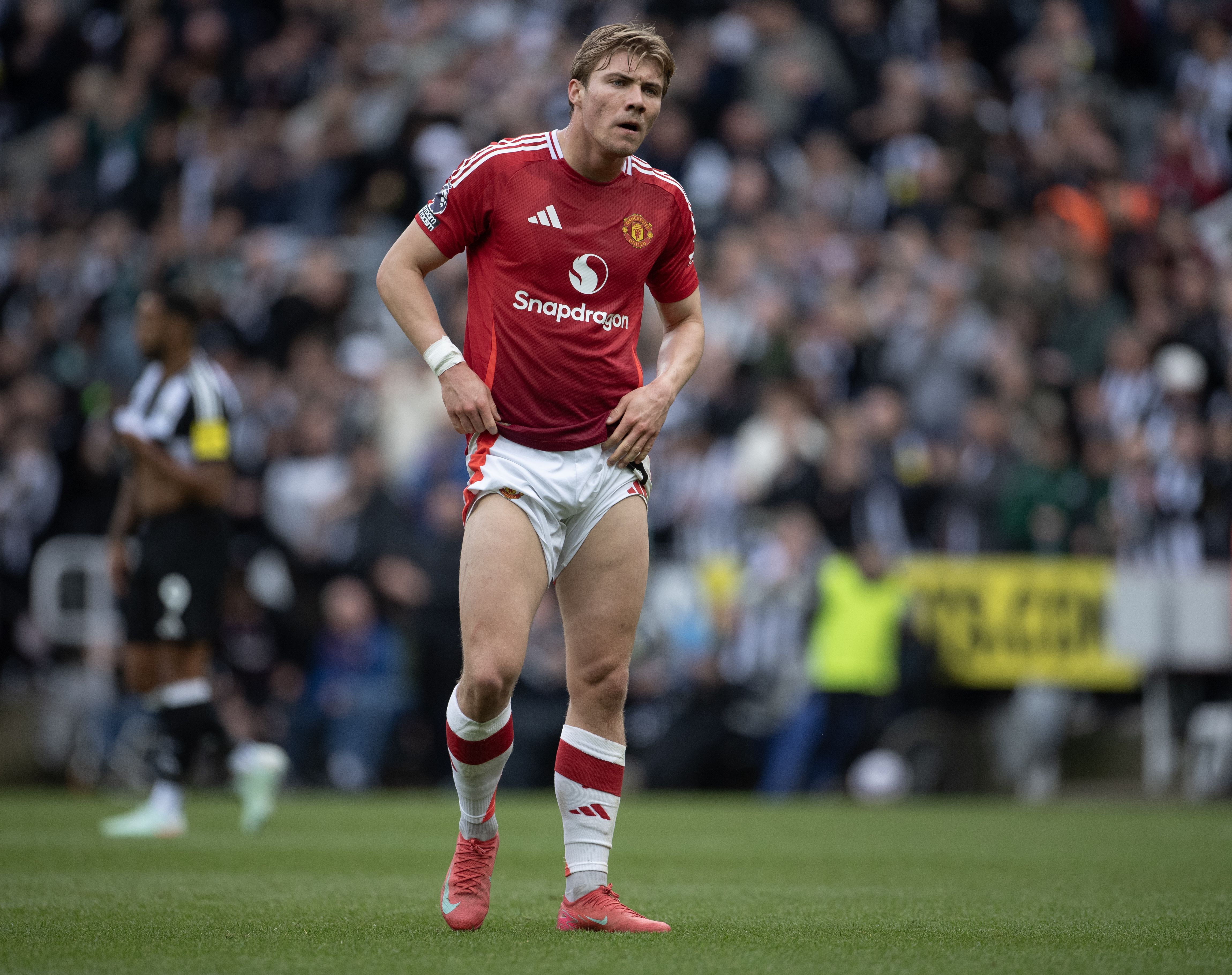 Manchester United's Rasmus Hojlund looks dejected during a defeat to Newcastle United at St. James' Park in the Premier League in April 2025.