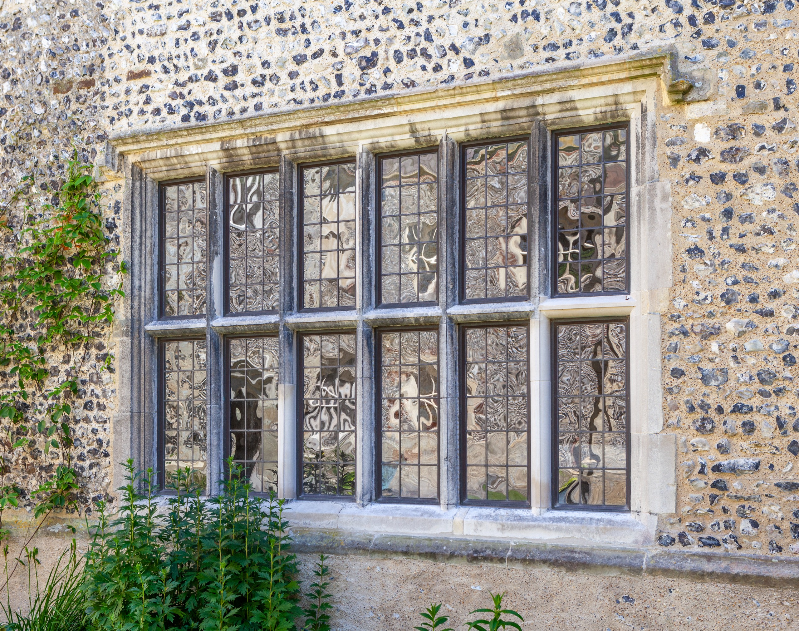 Mullioned windows with a stone surround
