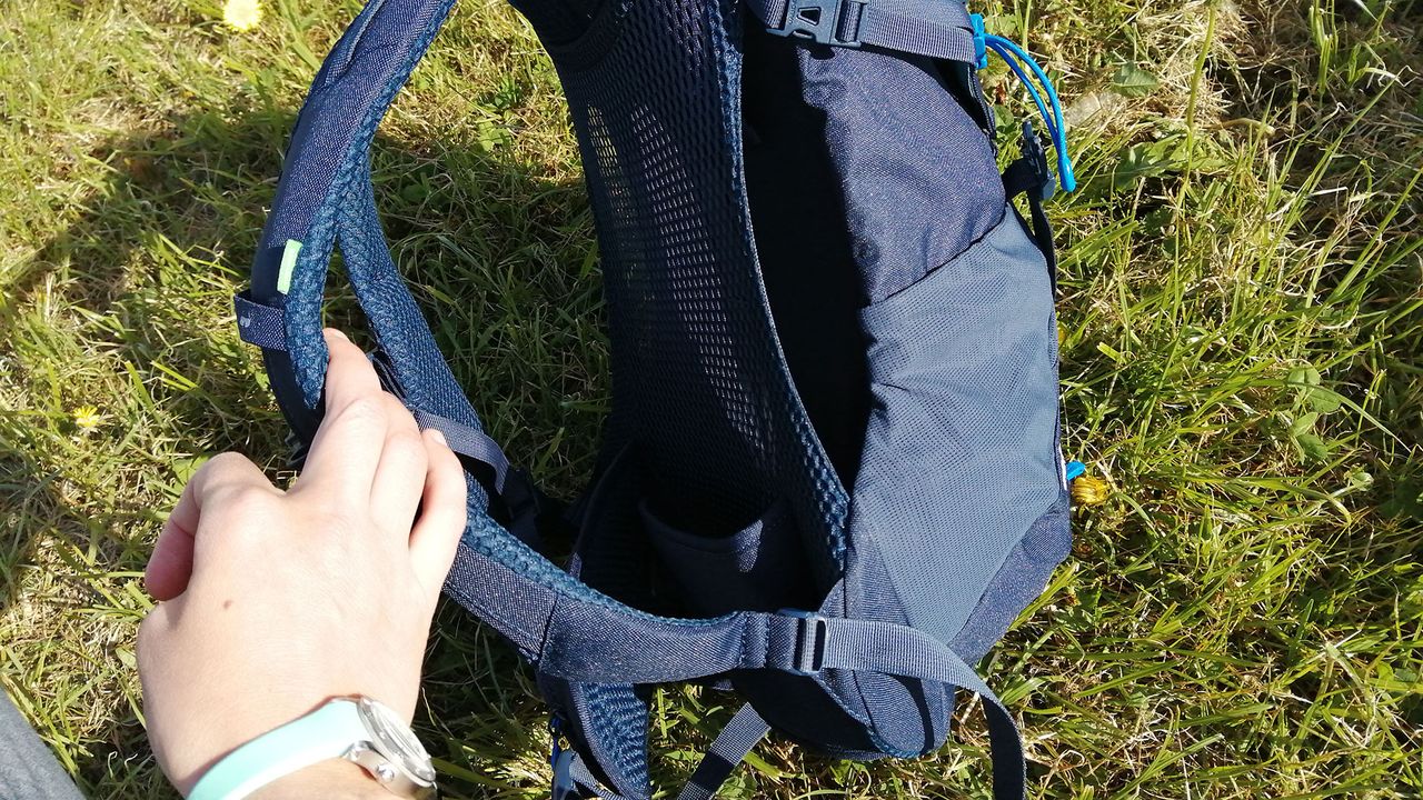 Vaude Brenta 24 hiking backpack, shot on some grass, close up