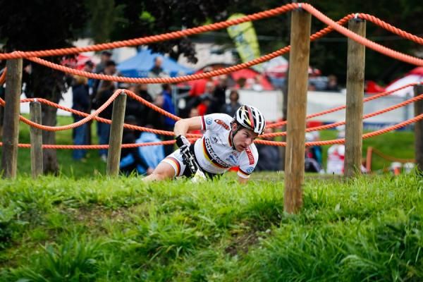 Moritz Milatz rails a berm in the short track race.