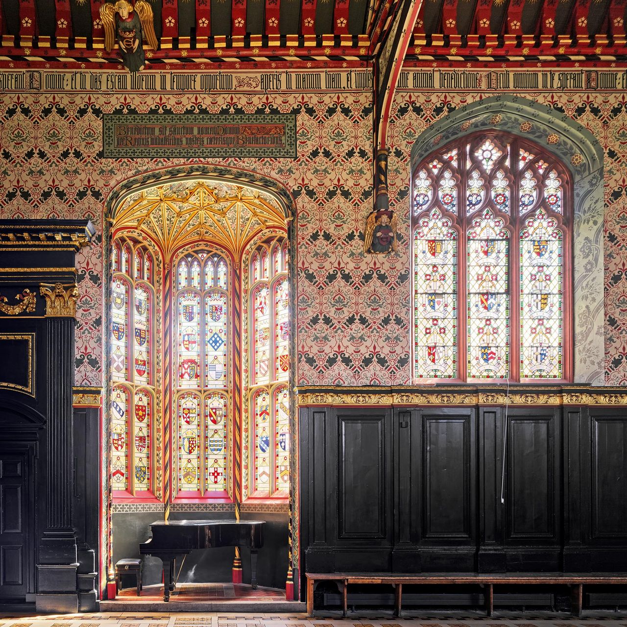 Fig 1: The hall and its oriel, the decoration inspired by 15th-century fabric designs. The inscriptions were painted freehand. Queens&#039; College, Cambridge. ©Will Pryce for Country Life