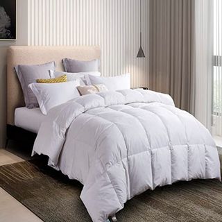 Martha Stewart 240 Thread Count White Feather and Down Comforter