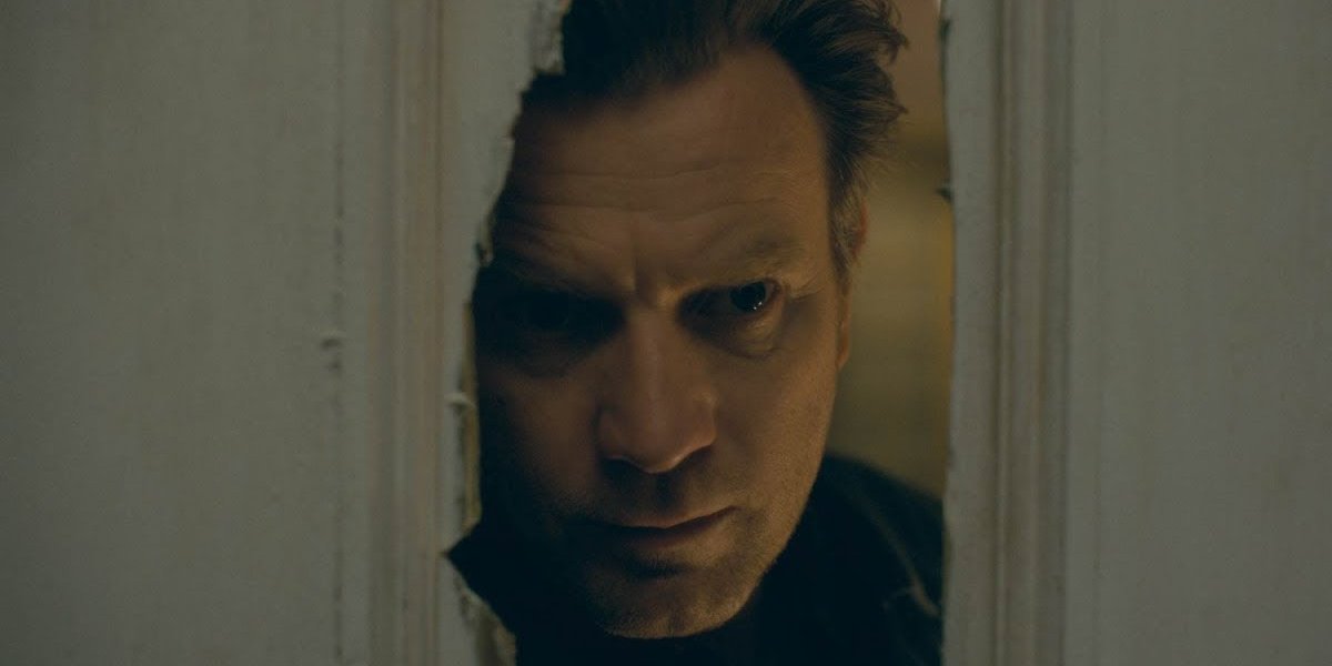 Doctor Sleep Ewan McGregor peeks into a door&#039;s hole