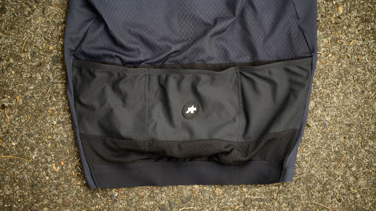 Assos Equipe RS Jersey S11 pocket overview