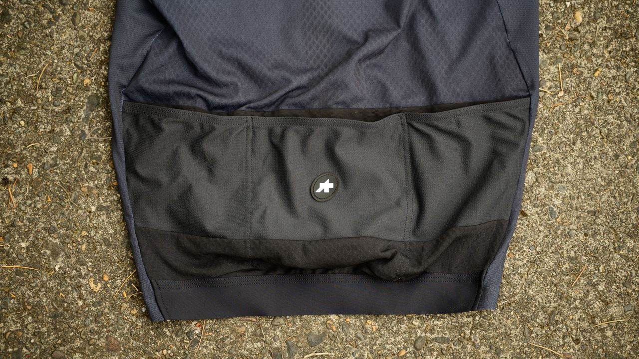 Assos Equipe RS Jersey S11 pocket overview