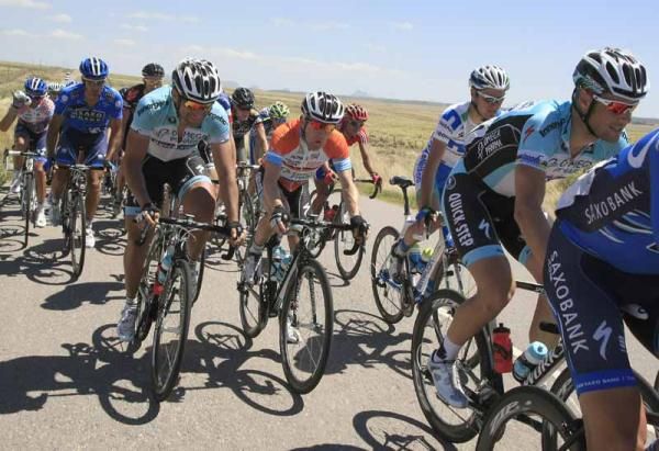 Leipheimer keeps out of trouble near the front of the peloton
