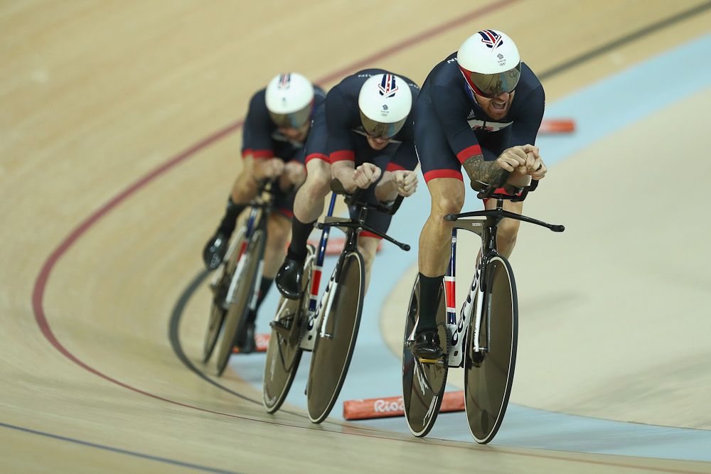 Bradley Wiggins leads Team GB to team pursuit gold at the 2016 Olypmic Games