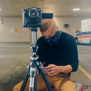 Photographer Benedict Evans at photoshoot