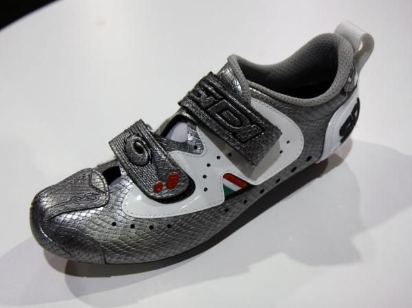 Yowza! Sidi's top-end T2.6 Carbon Lite triathlon shoe is offered exclusively in Silver Mamba/White Vernice.