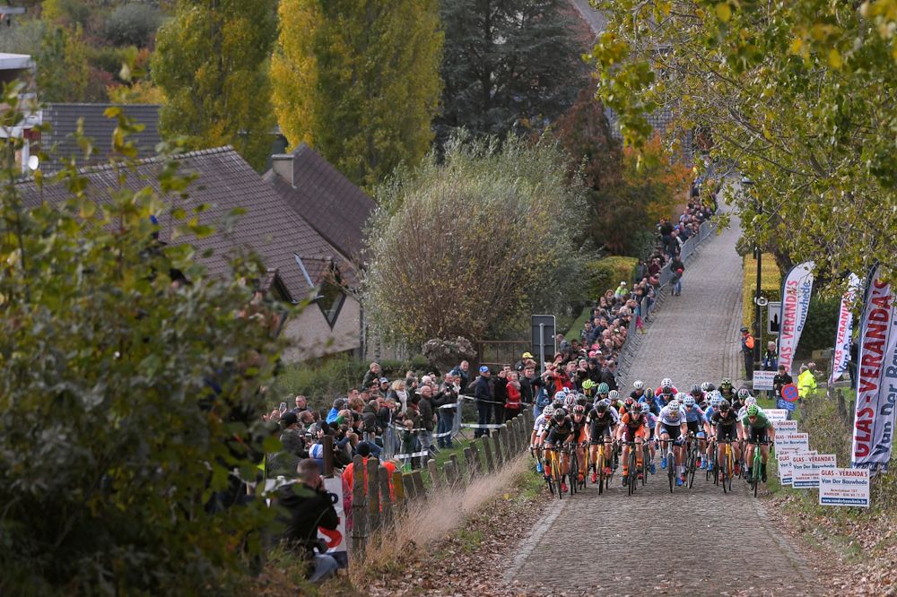 The elite men get underway at Koppenbergcross