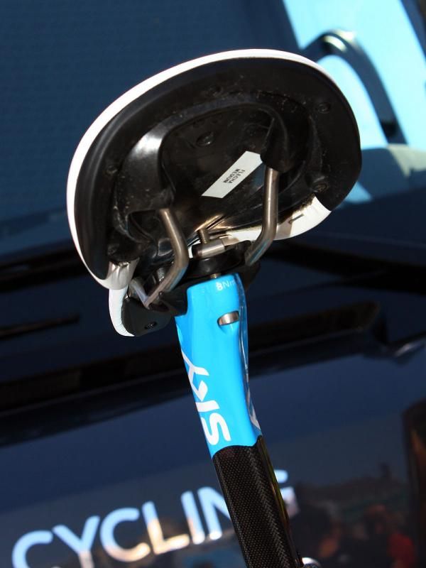 Juan Antonio Flecha (Sky) is apparently doing some saddle testing with Prologo given the 'Flecha, medium' badging beneath the shell.