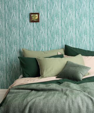 Bright green wallpaper in bedroom
