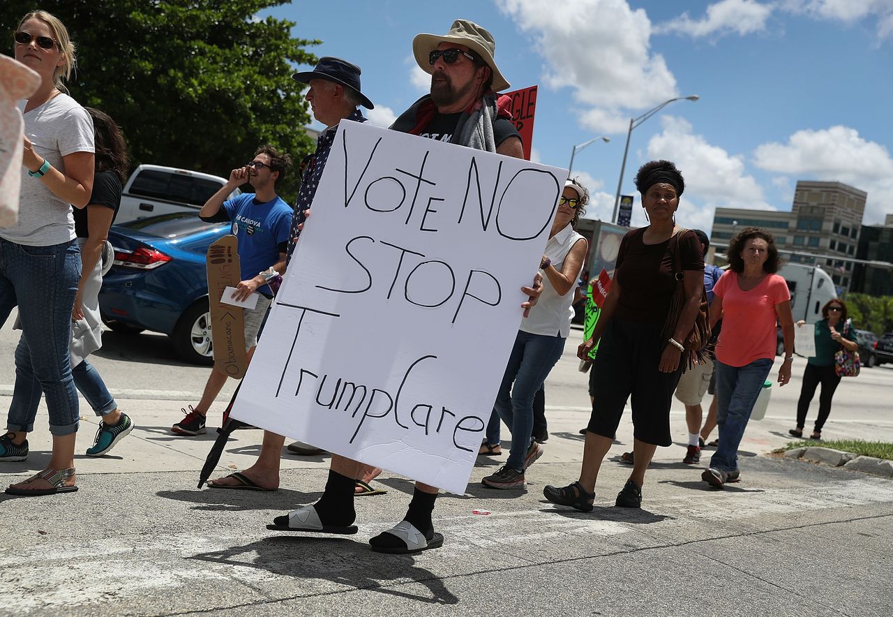 Protesters outside Marco Rubio&amp;#039;s office